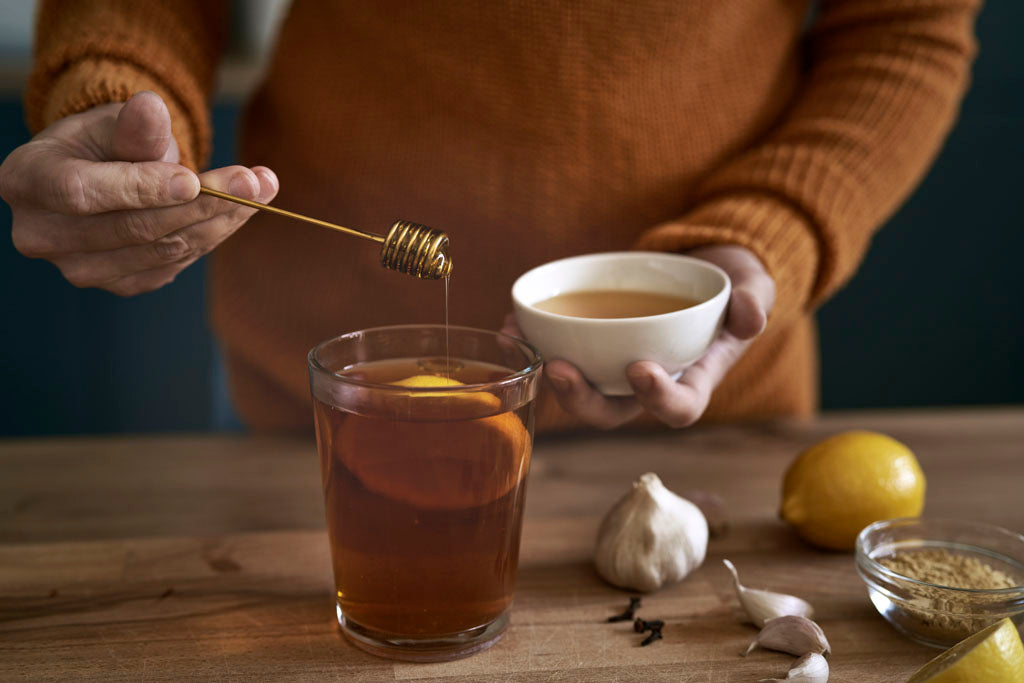 5 consejos para comenzar el otoño con suplementos naturales té de miel ajo y limón vitamina C para el otoño